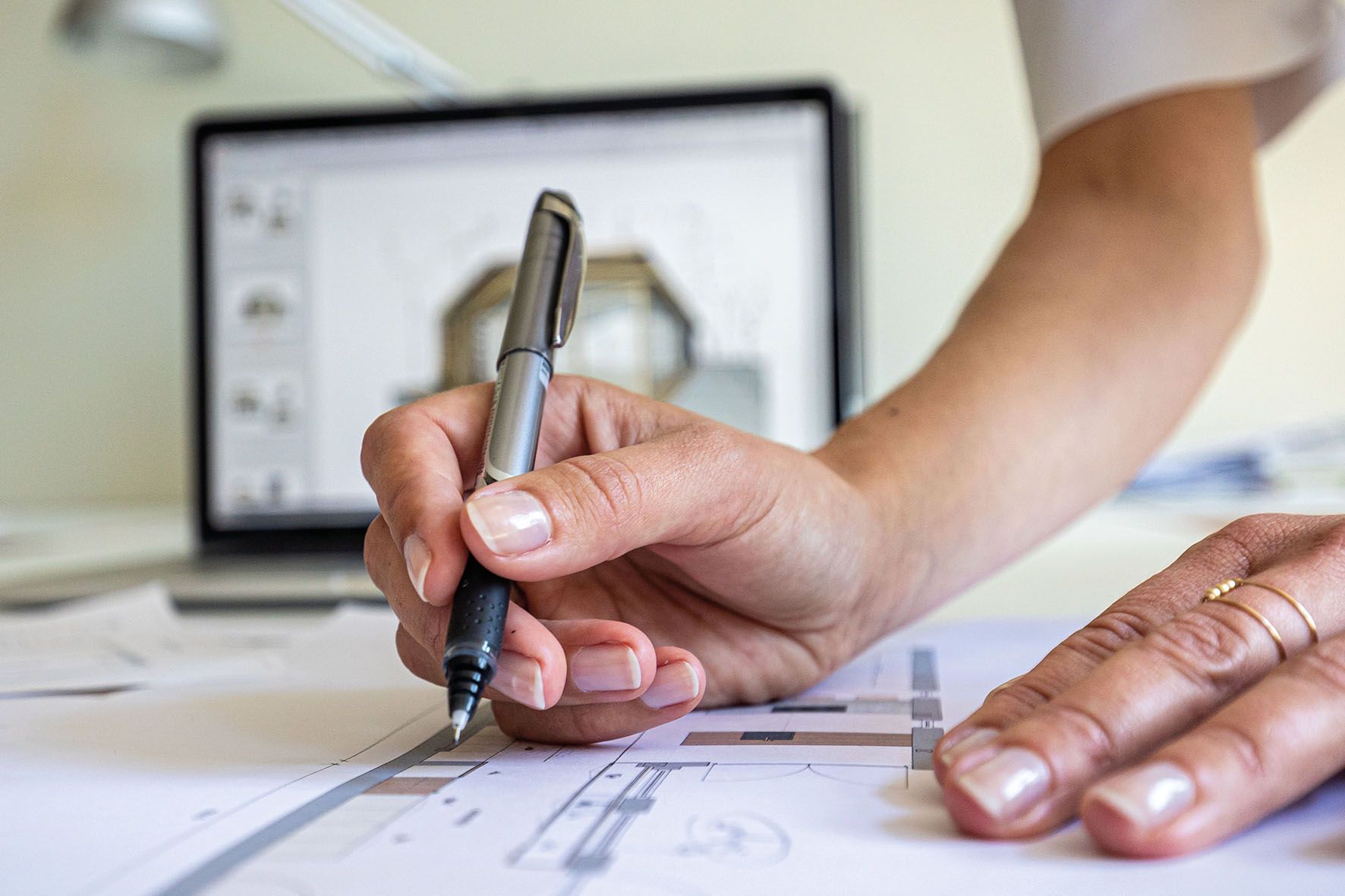 Sonja bewerkt technische tekening